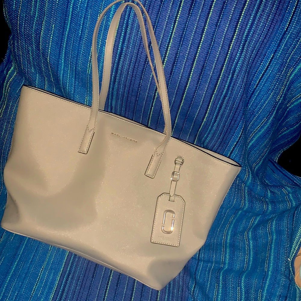 MARC JACOBS gray/silver tote LIKE NEW 🤍